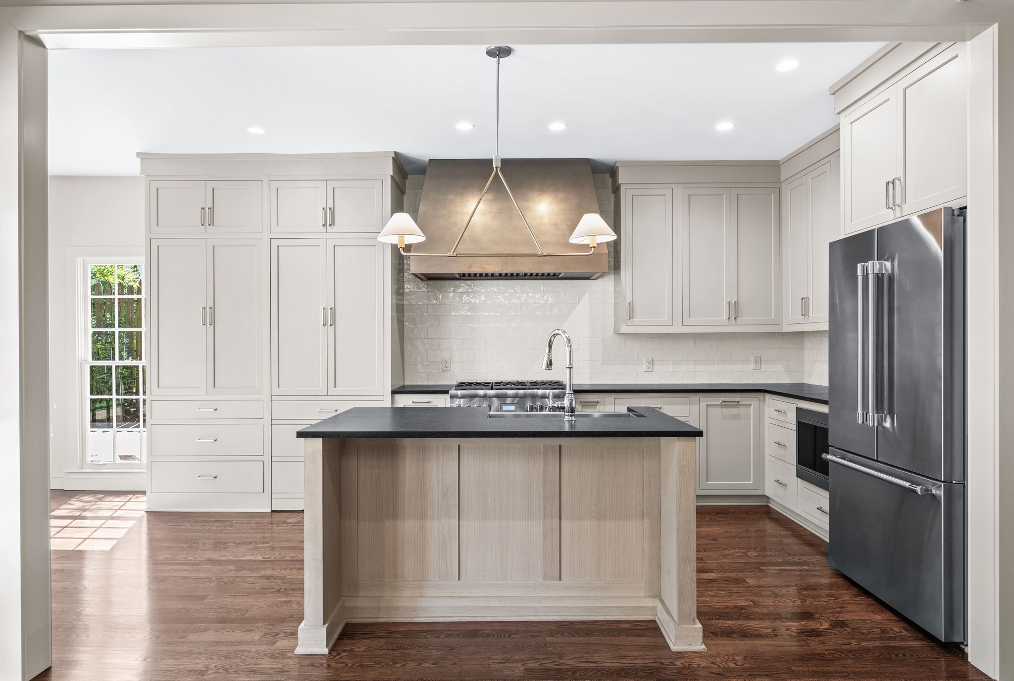 608 Linden Sq