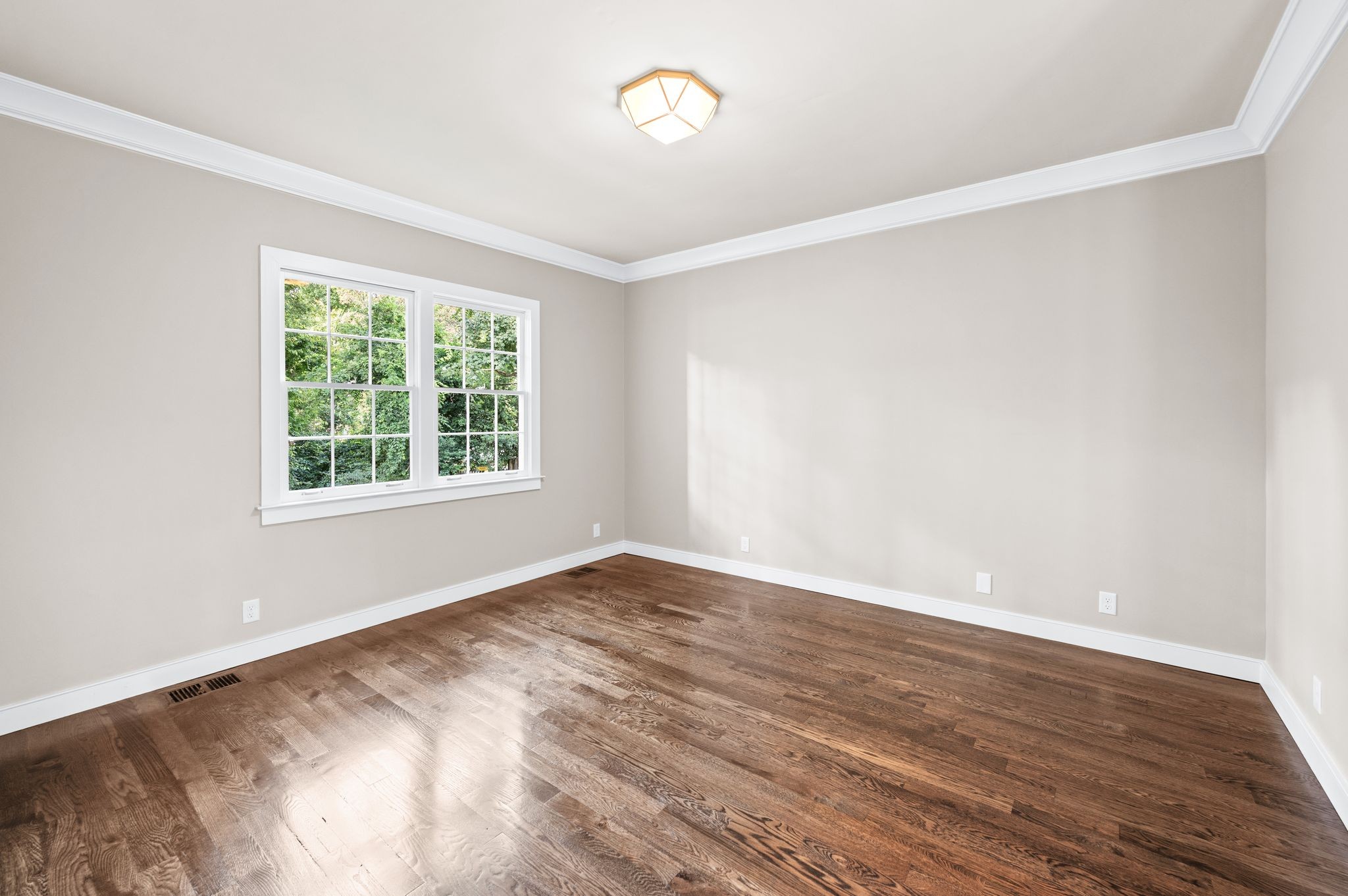 608 Linden Sq