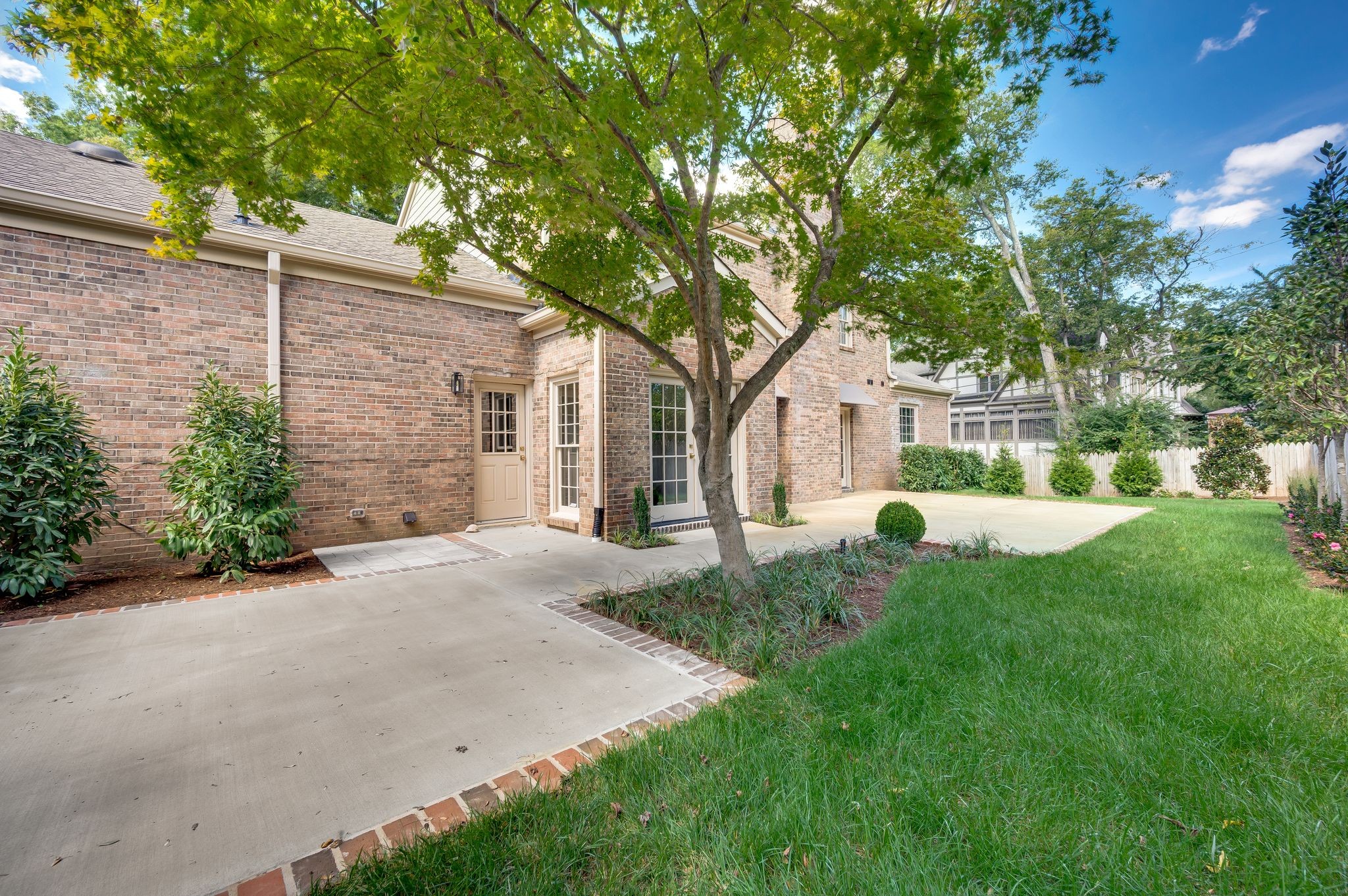 608 Linden Sq