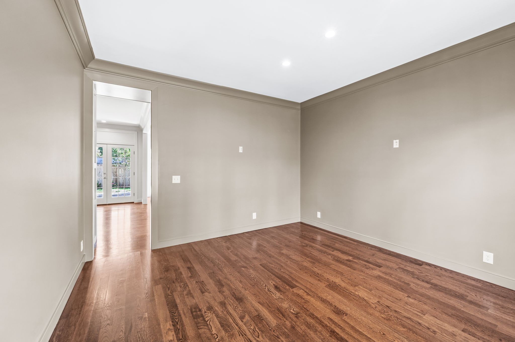 608 Linden Sq