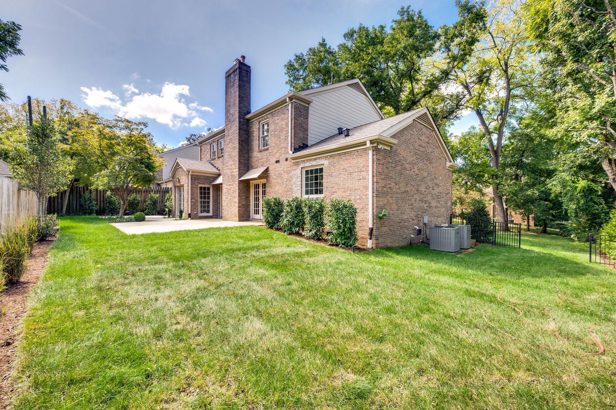 608 Linden Sq