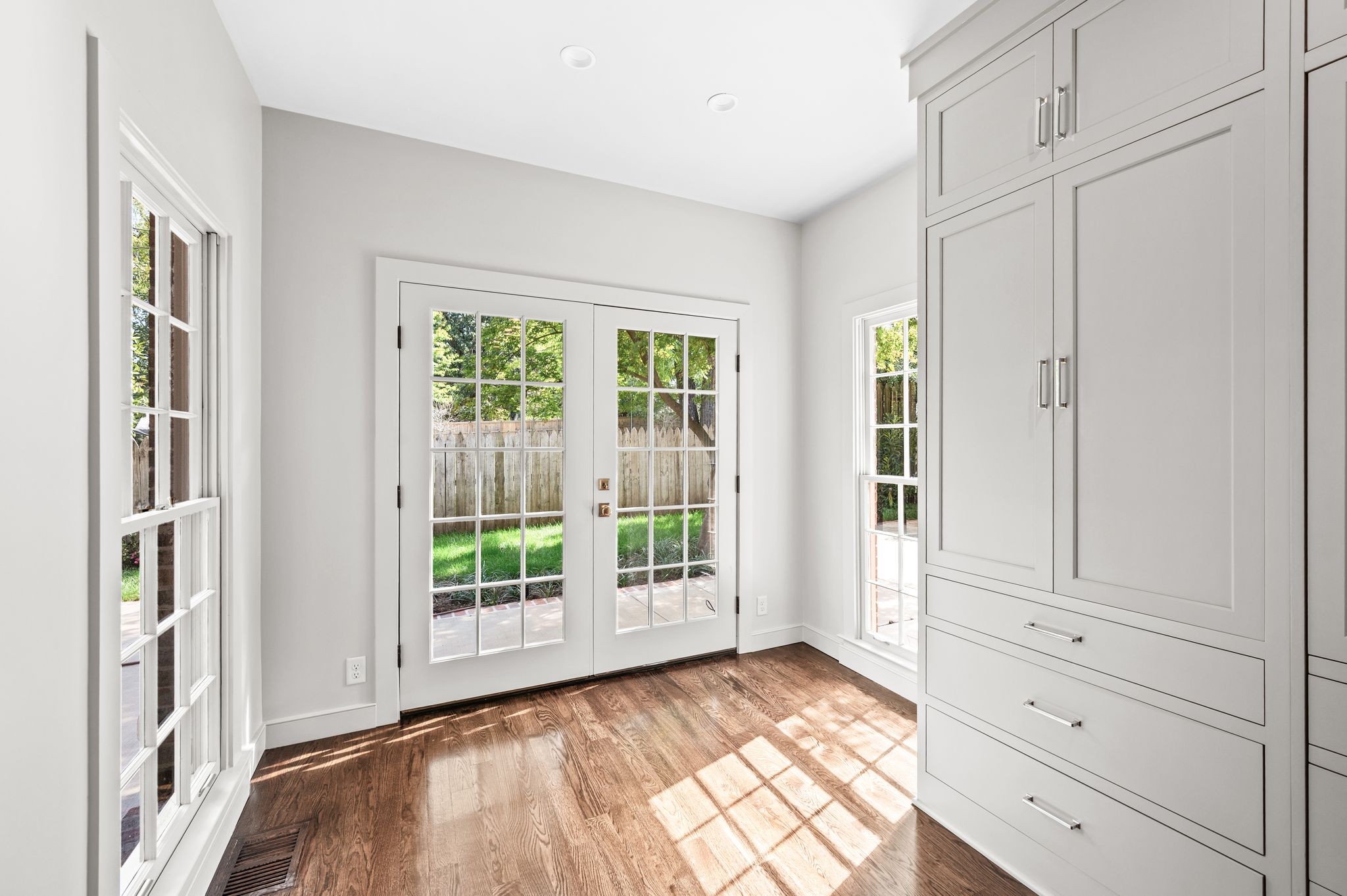 608 Linden Sq