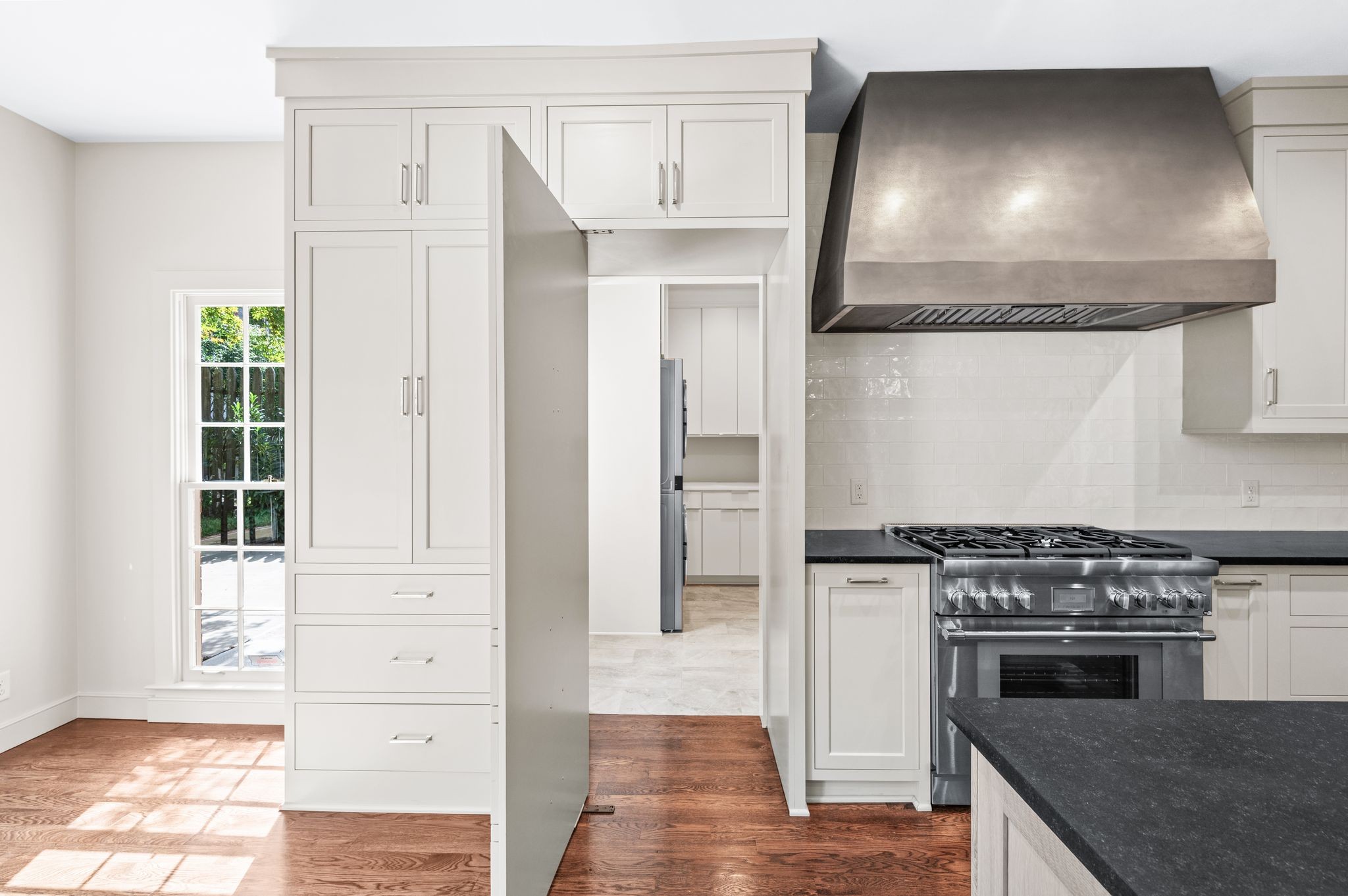 608 Linden Sq