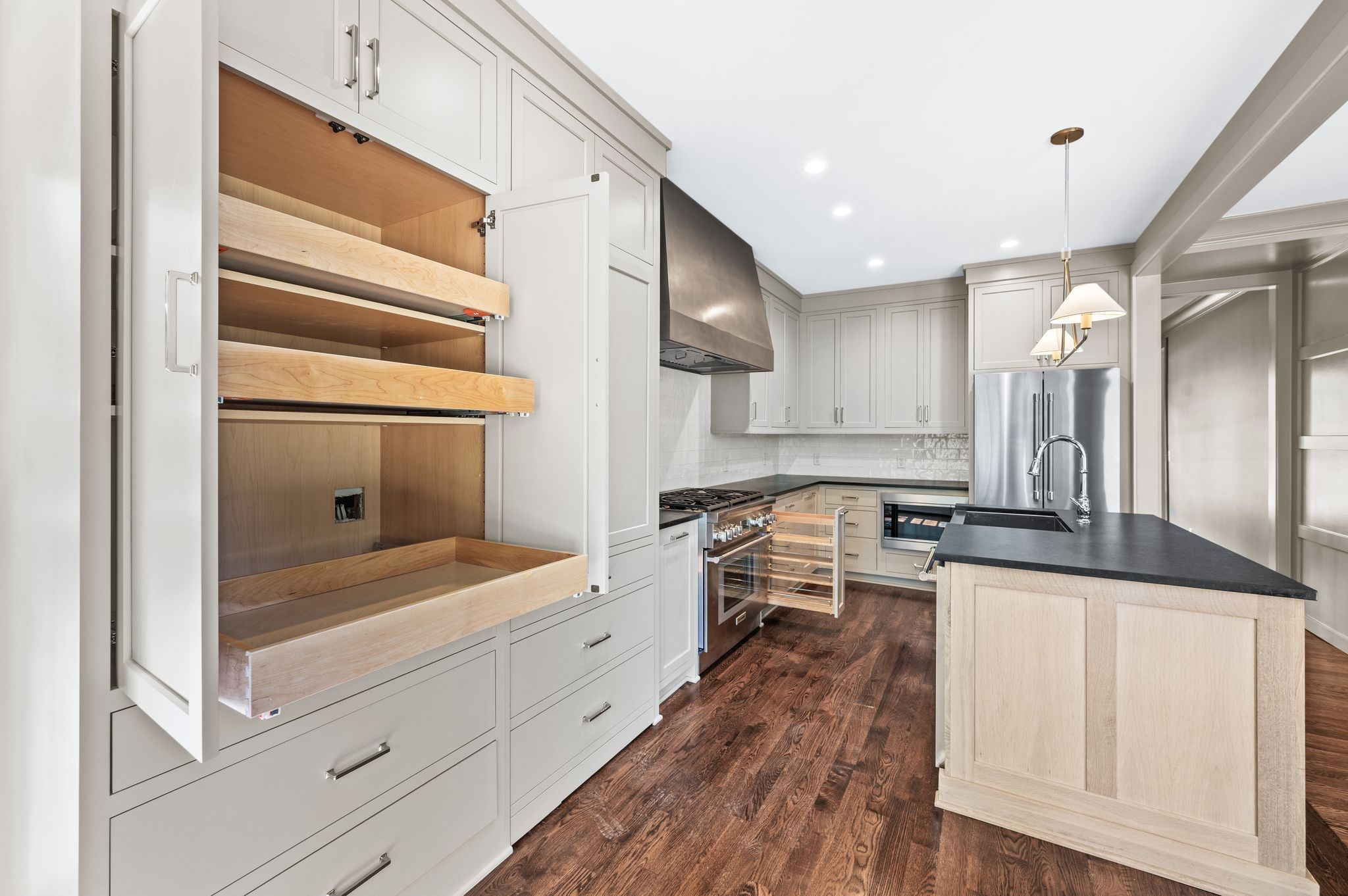 608 Linden Sq