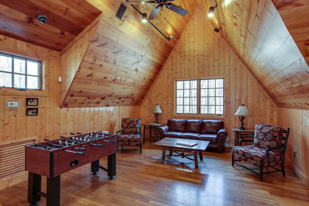 101 Chestnut Hollow Trail