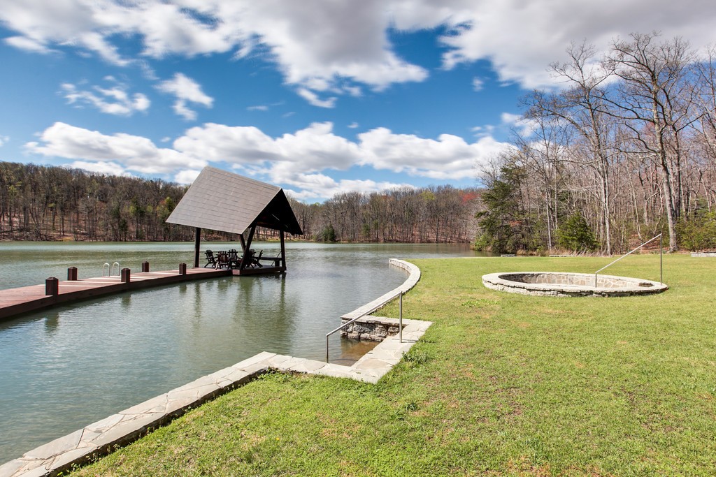 101 Chestnut Hollow Trail