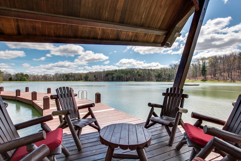 101 Chestnut Hollow Trail