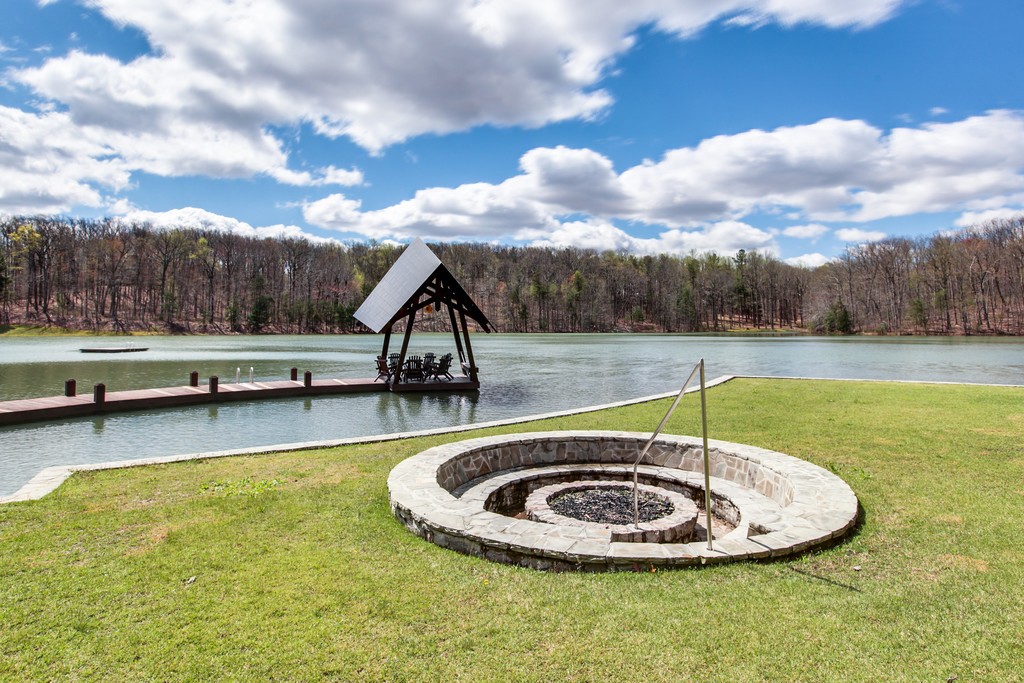 101 Chestnut Hollow Trail