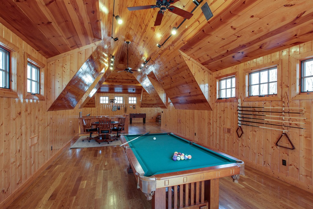 101 Chestnut Hollow Trail