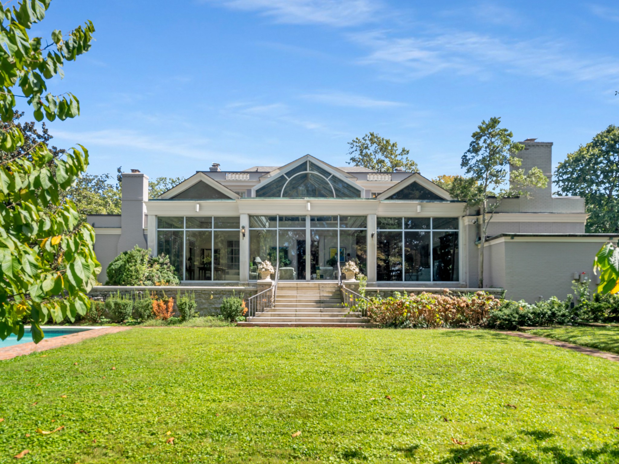 541 Jackson Blvd