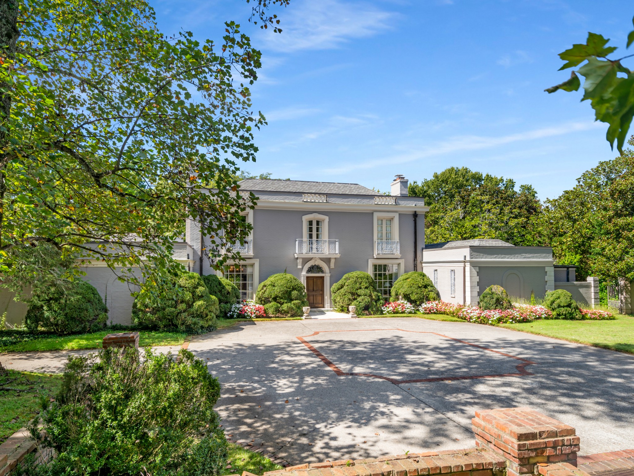 541 Jackson Blvd