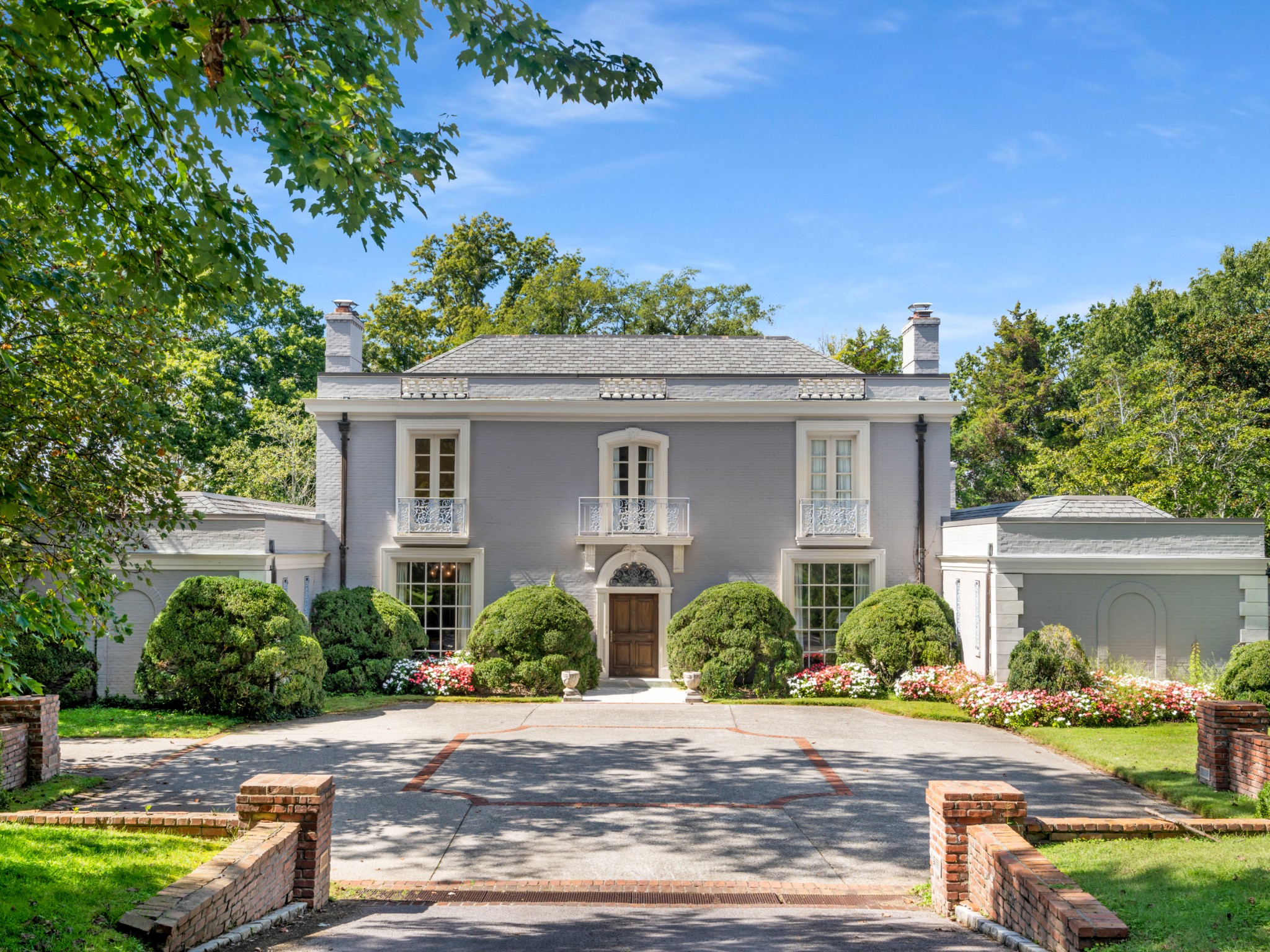 541 Jackson Blvd