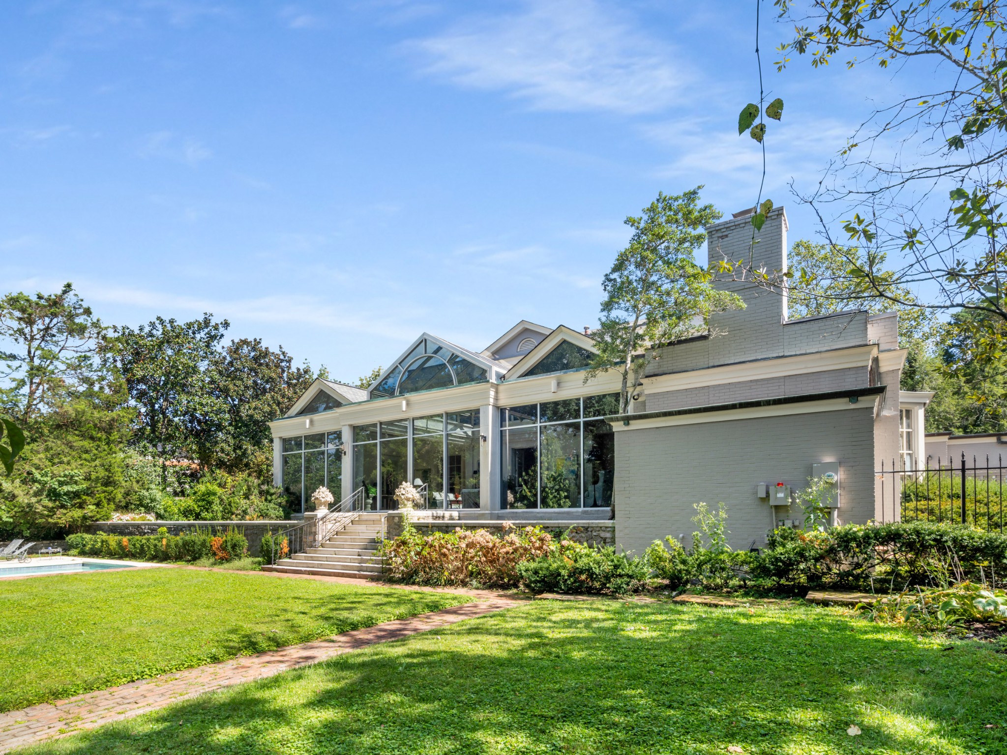 541 Jackson Blvd