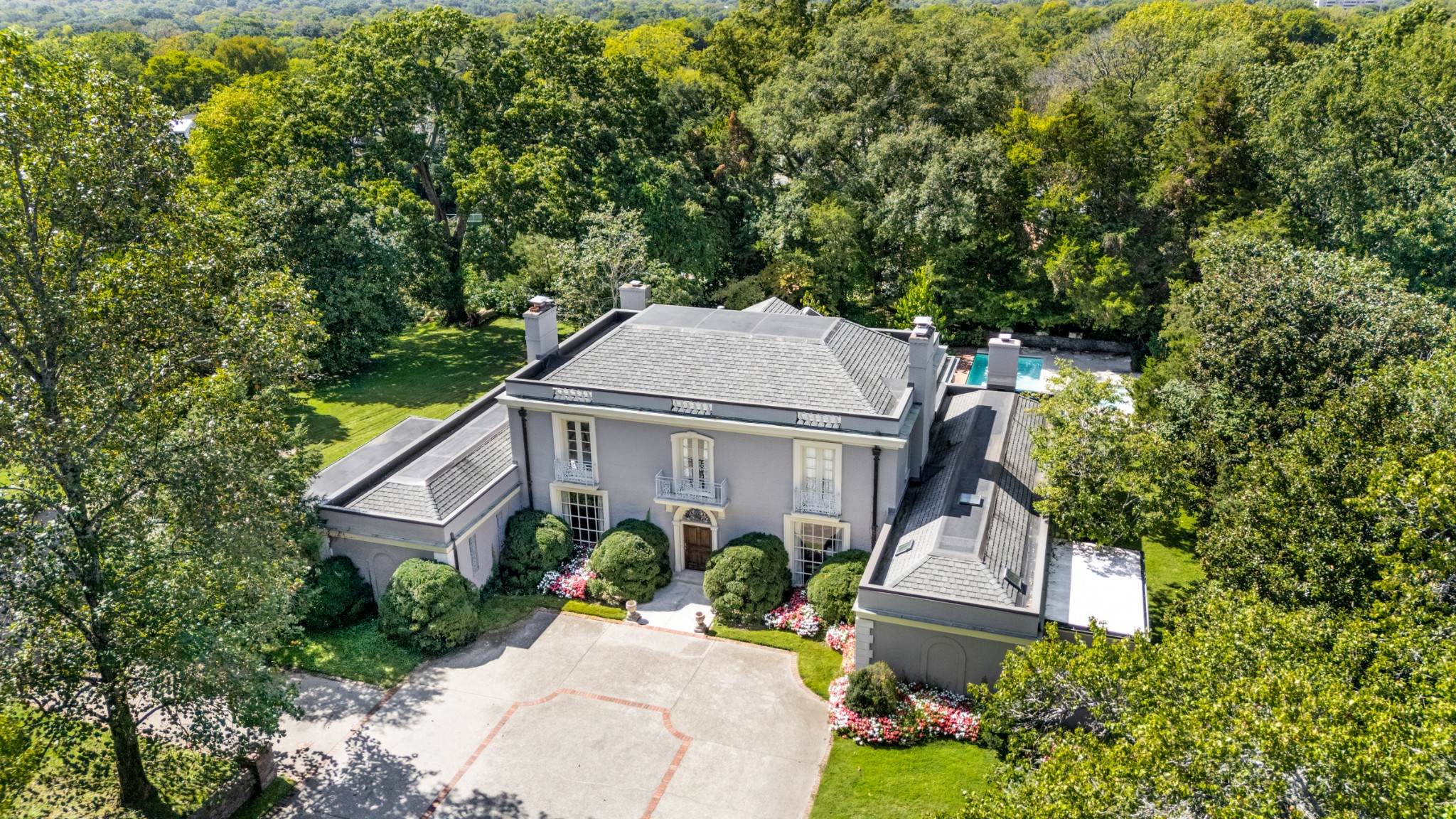 541 Jackson Blvd
