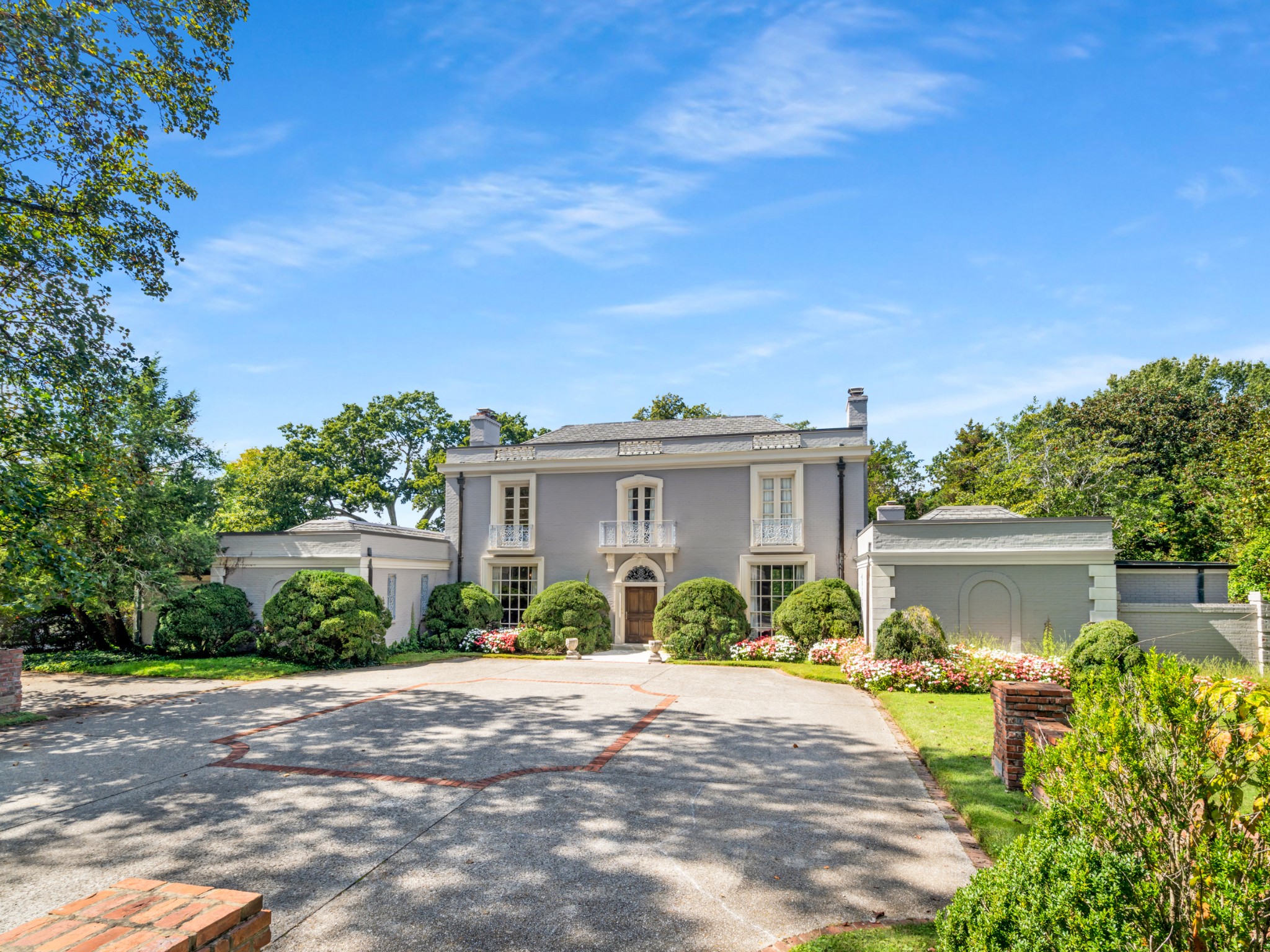 541 Jackson Blvd