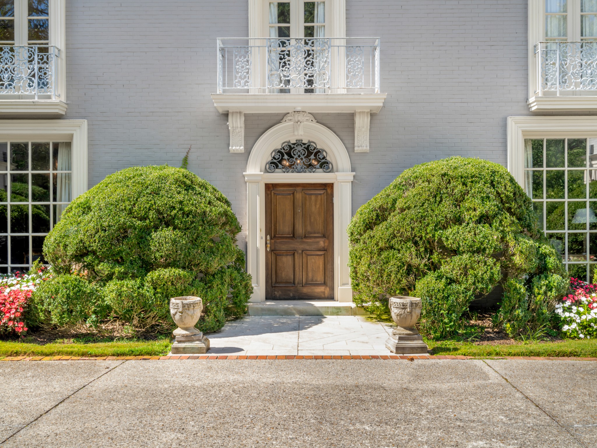 541 Jackson Blvd