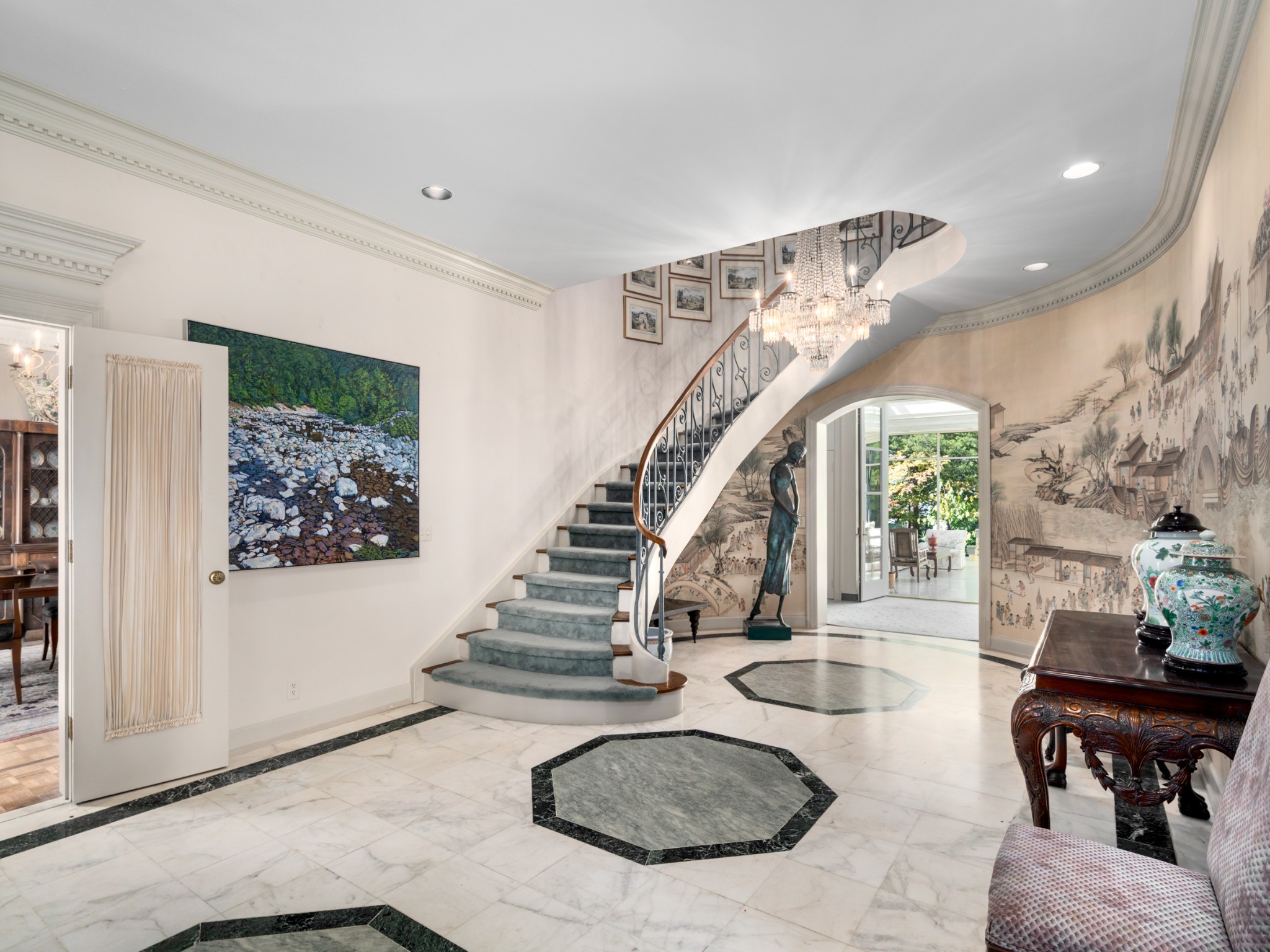 541 Jackson Blvd