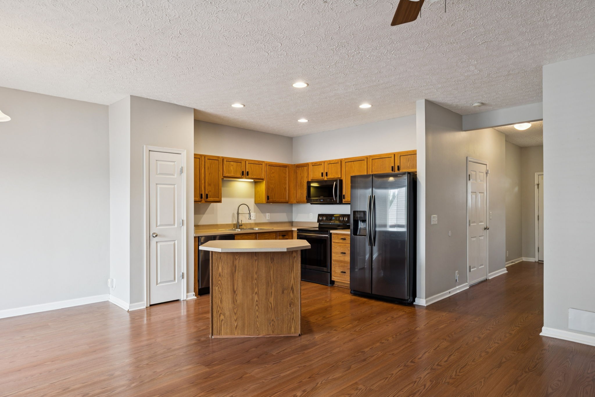 1345 Bell Rd Unit: 412