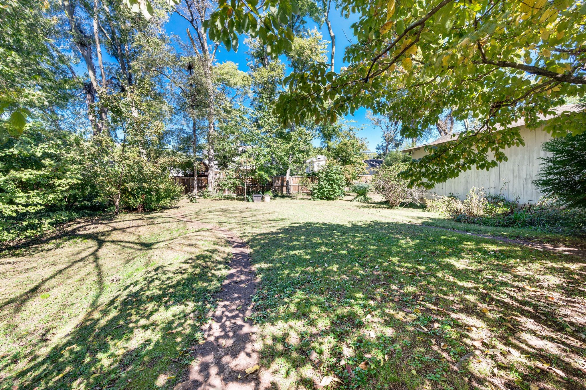 2608 W Linden Ave