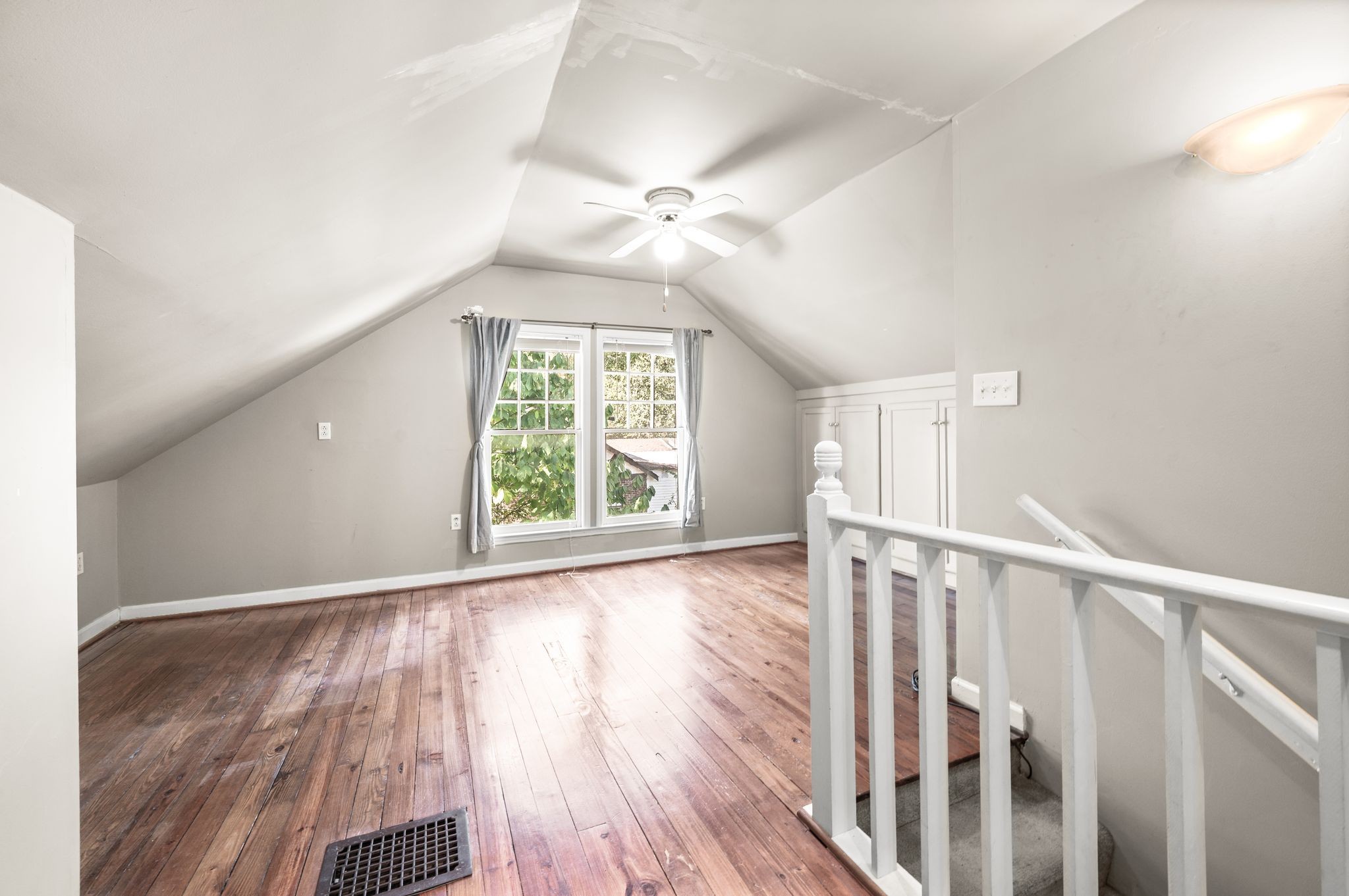 2608 W Linden Ave