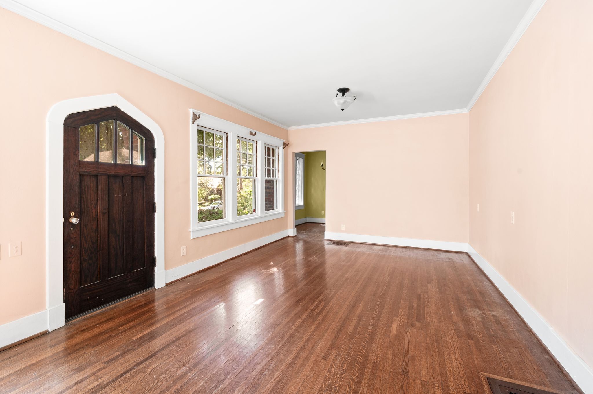 2608 W Linden Ave