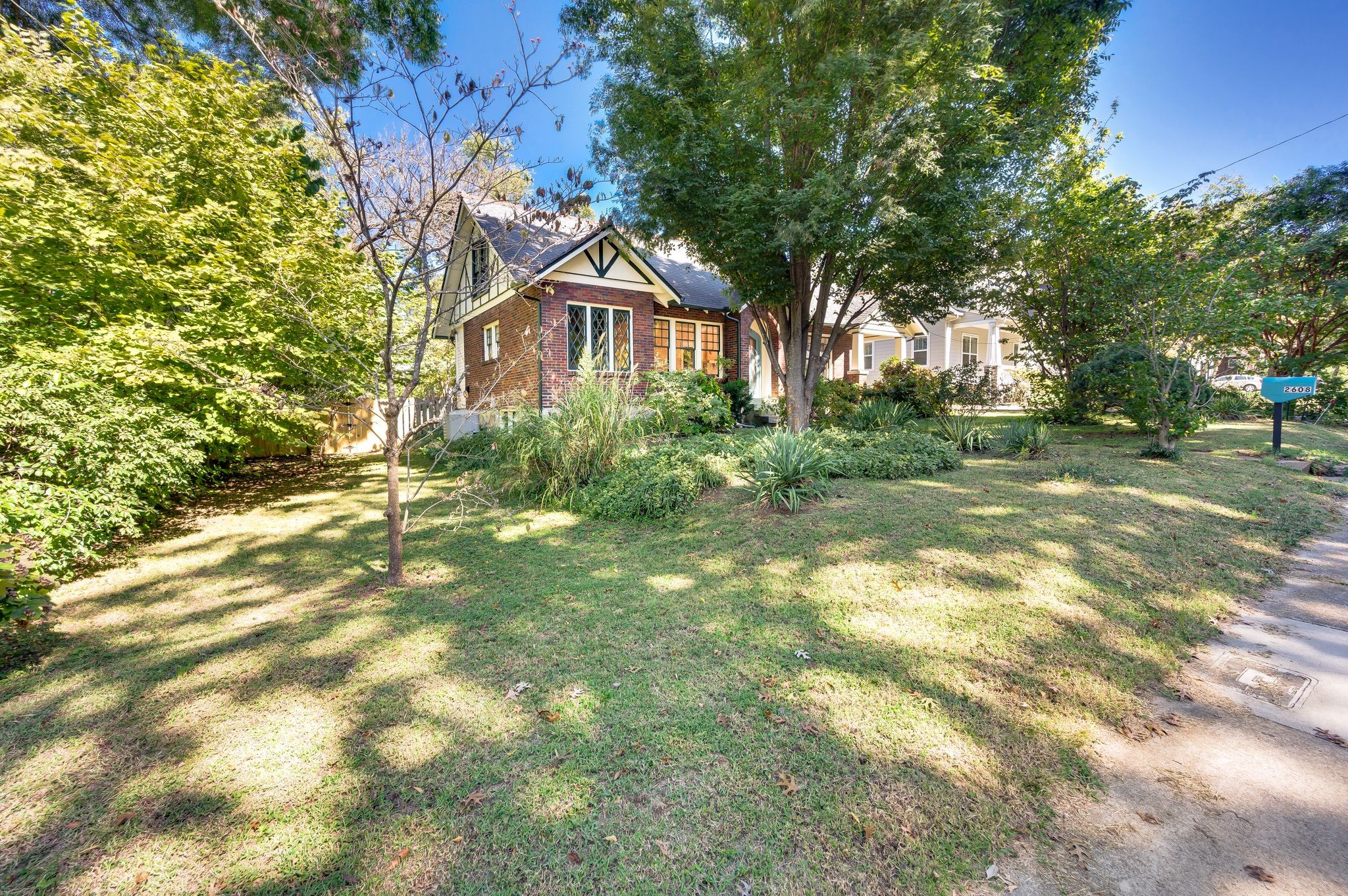 2608 W Linden Ave