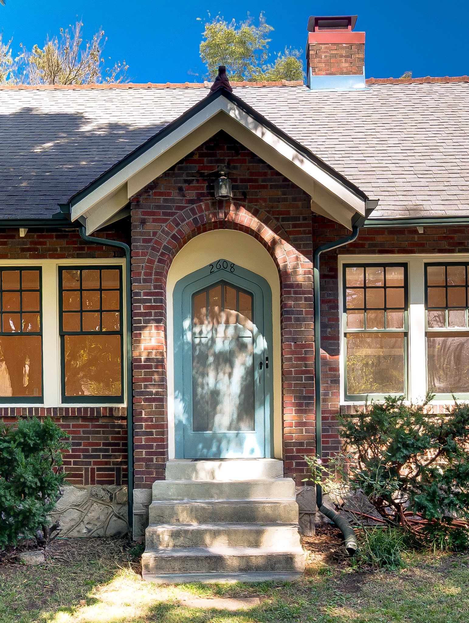 2608 W Linden Ave