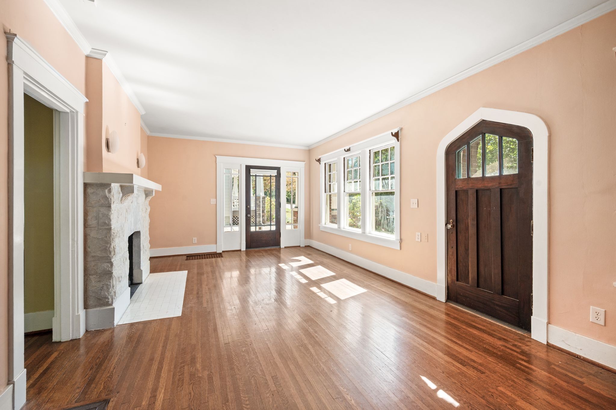2608 W Linden Ave
