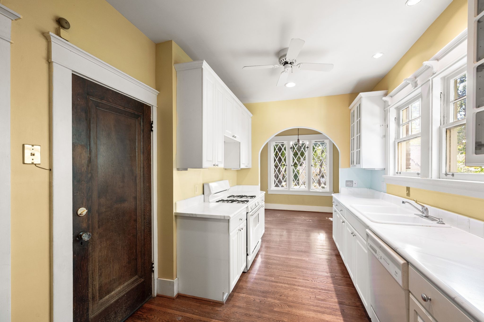 2608 W Linden Ave