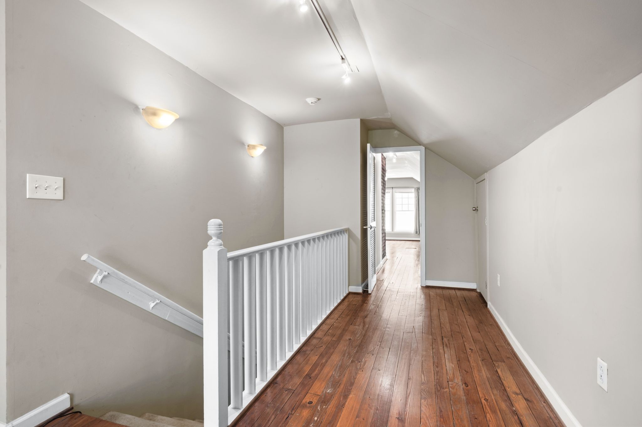 2608 W Linden Ave