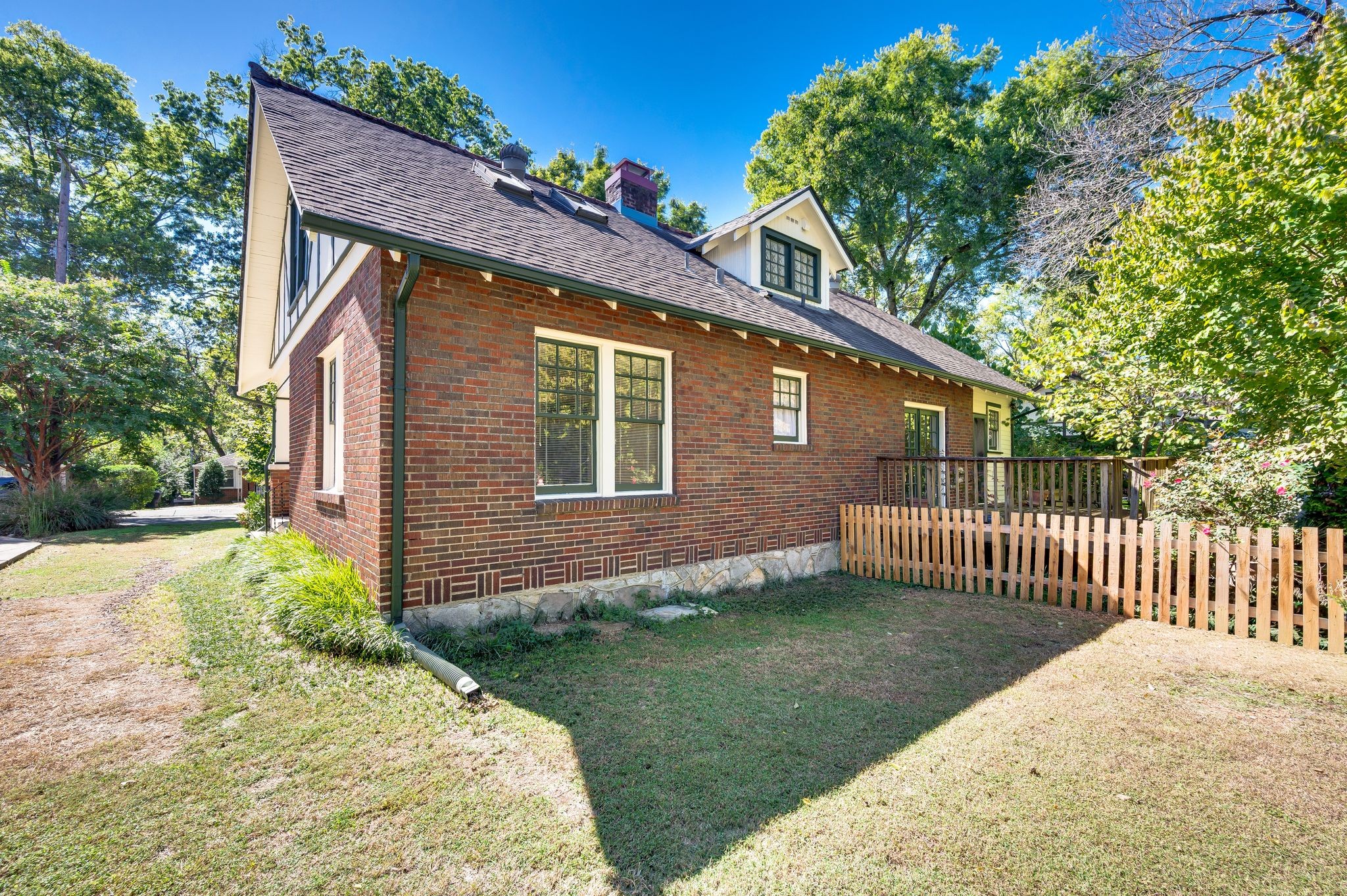 2608 W Linden Ave