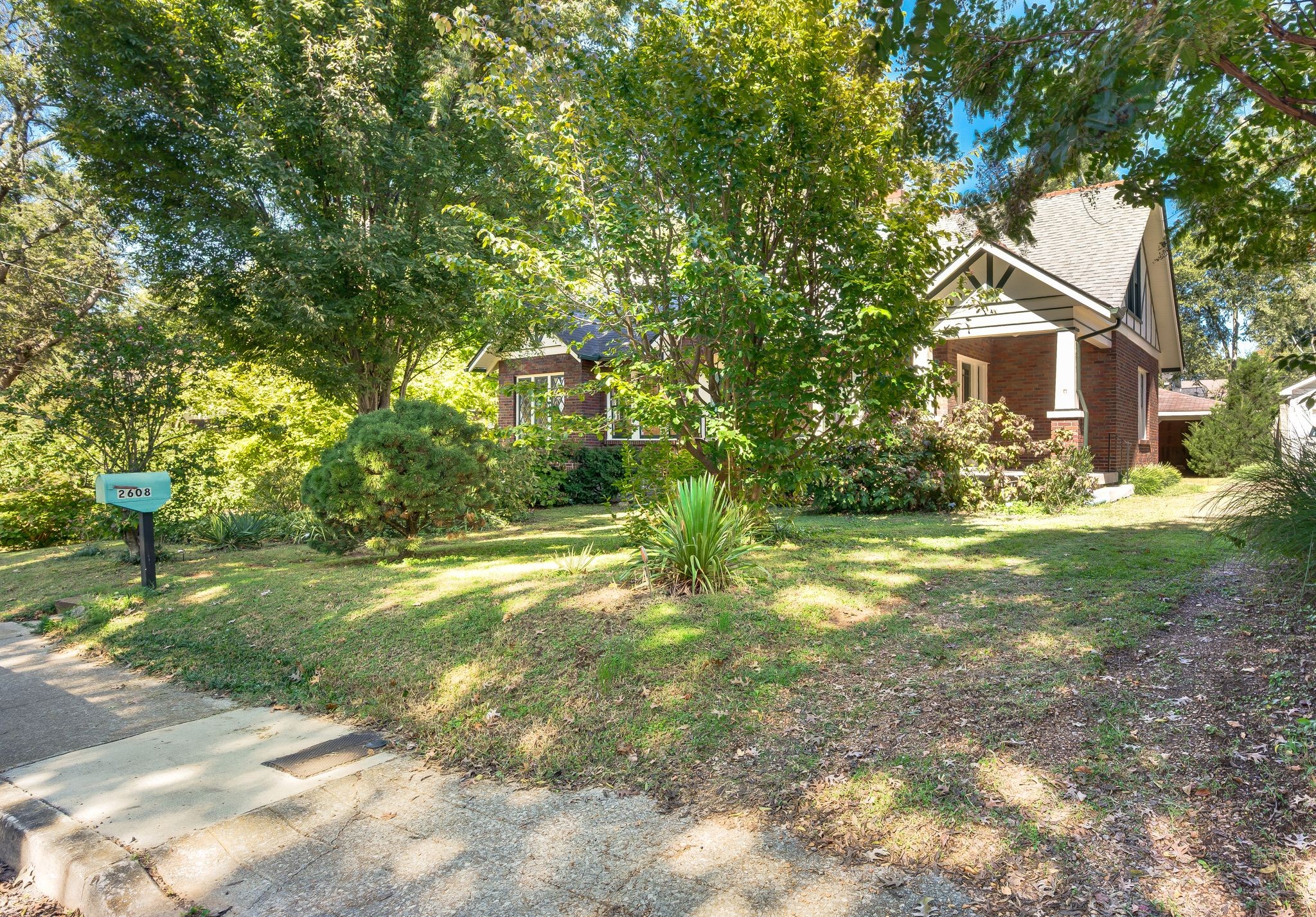 2608 W Linden Ave
