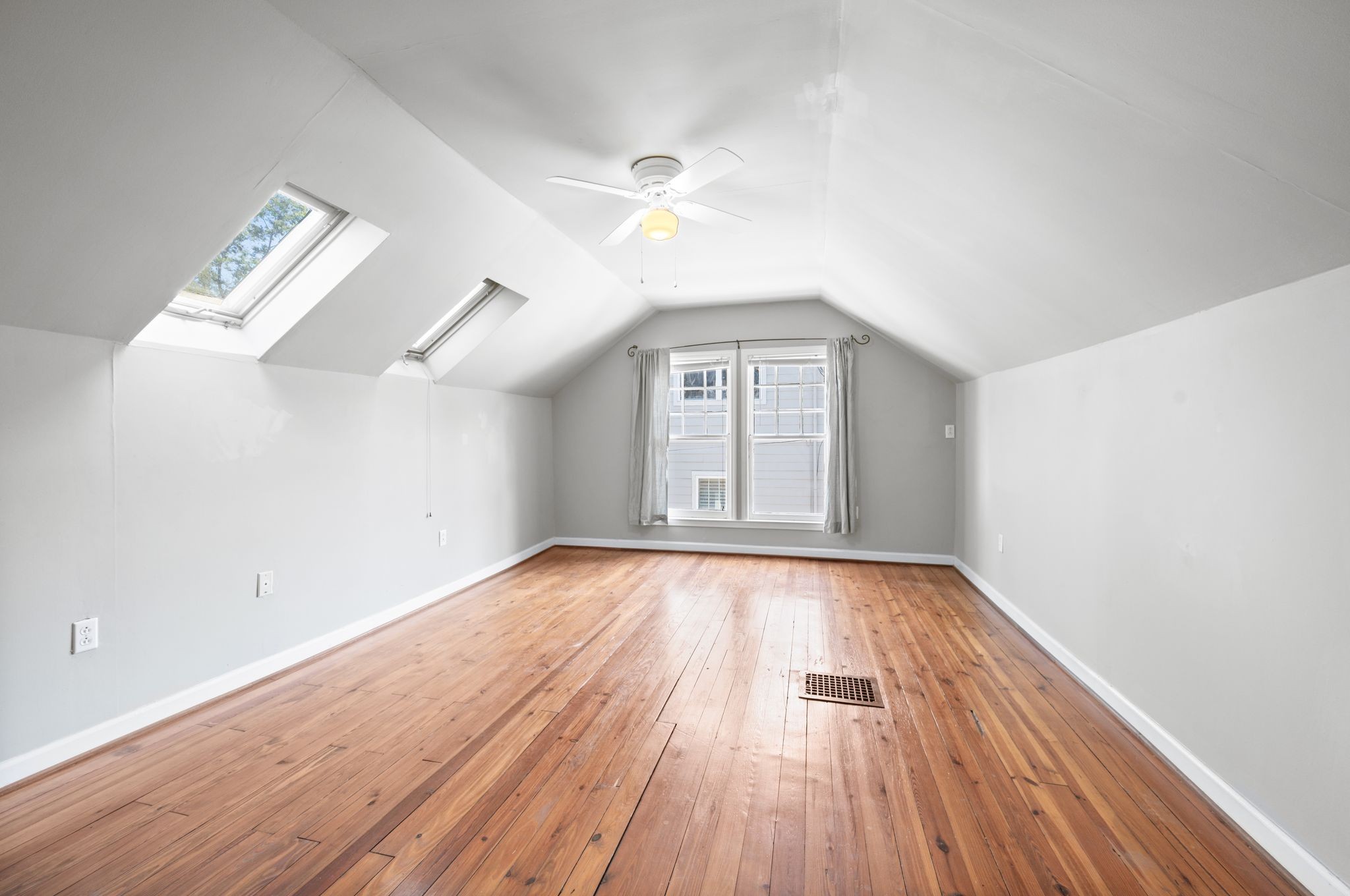 2608 W Linden Ave