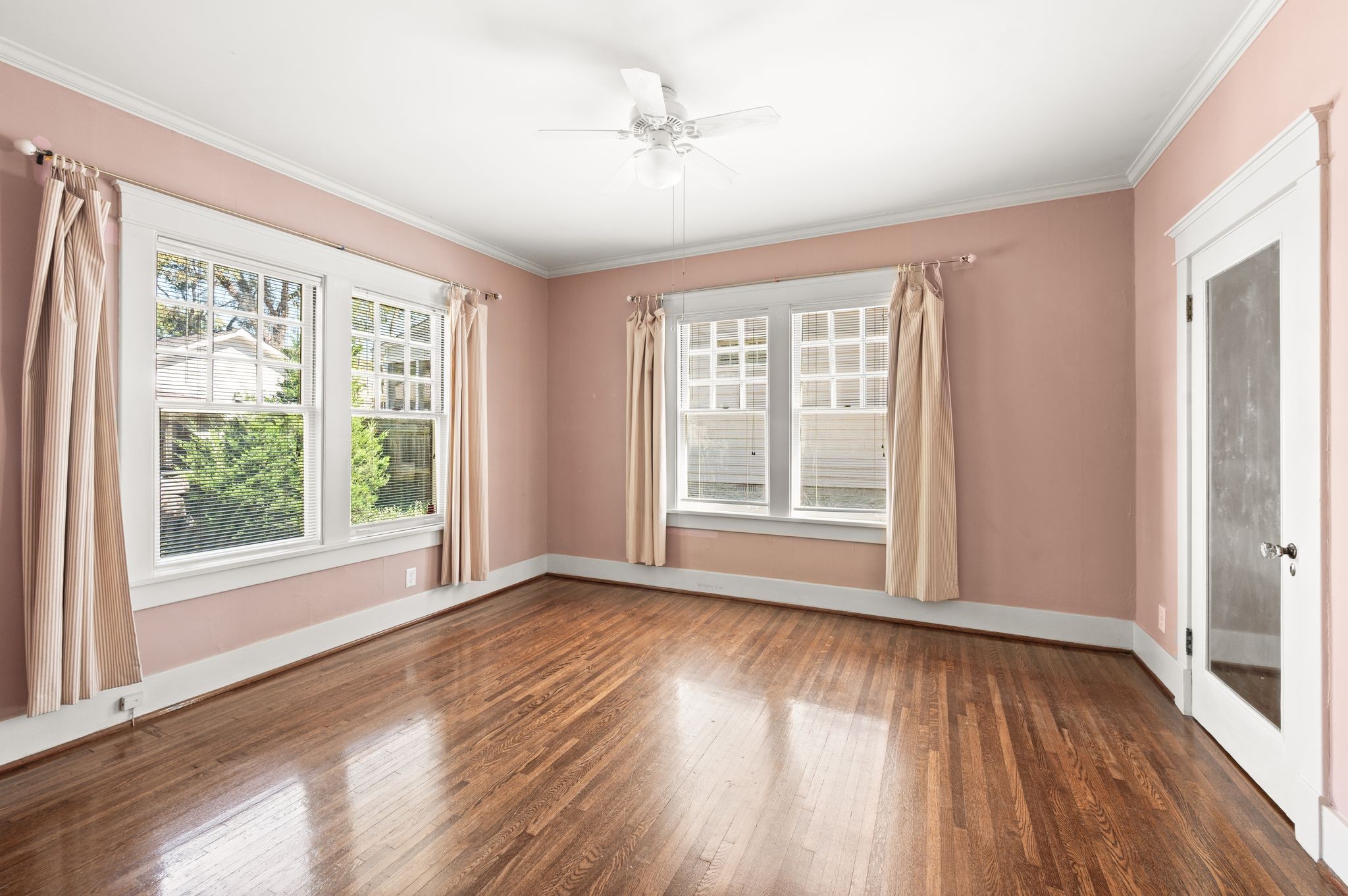 2608 W Linden Ave