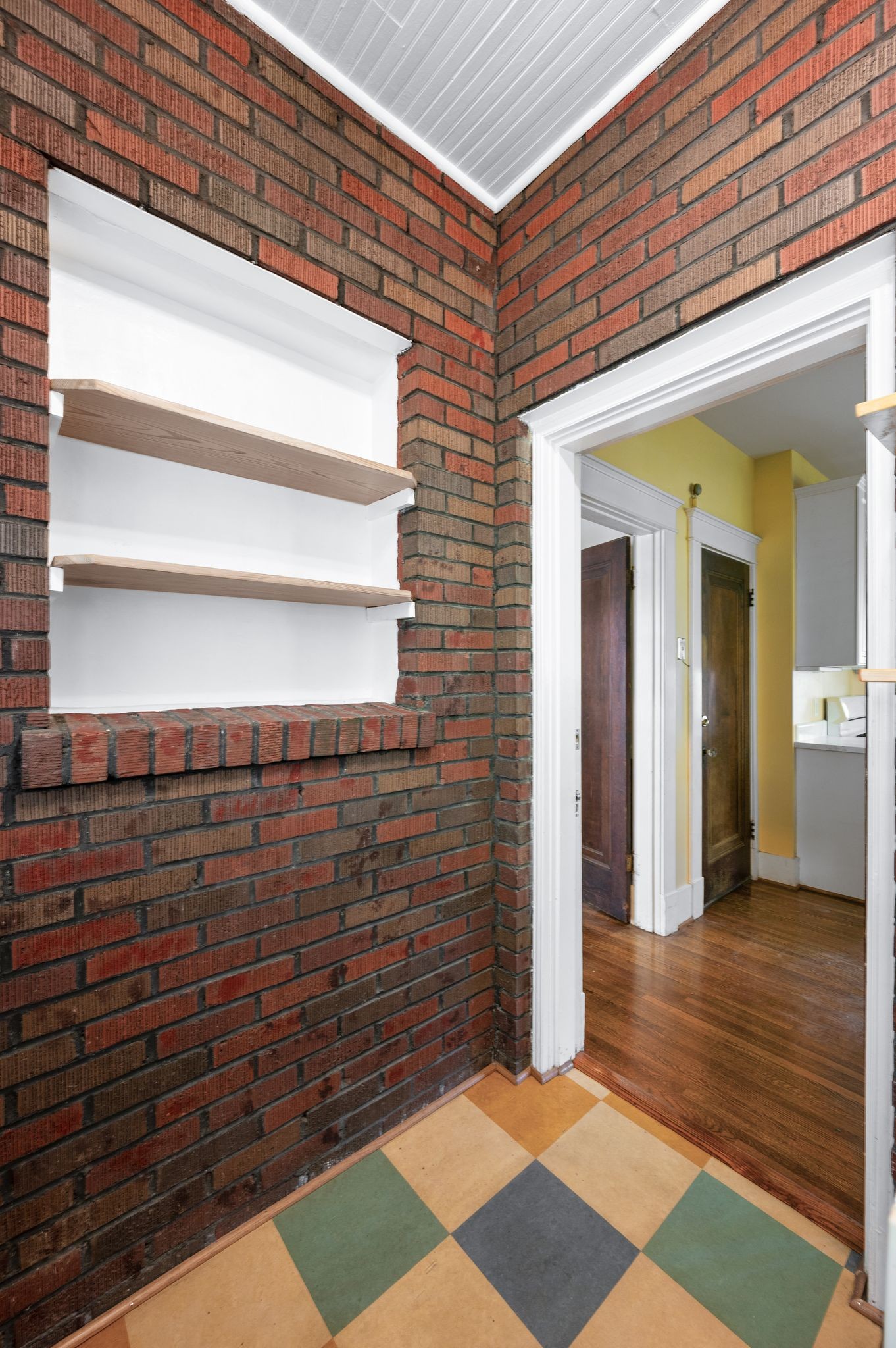 2608 W Linden Ave