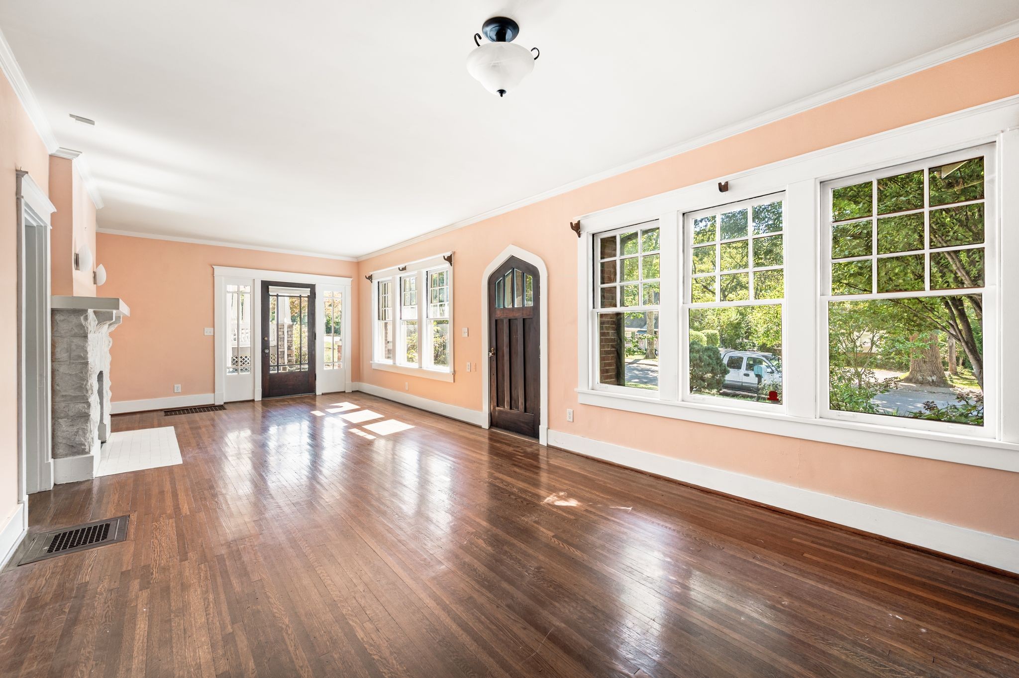 2608 W Linden Ave