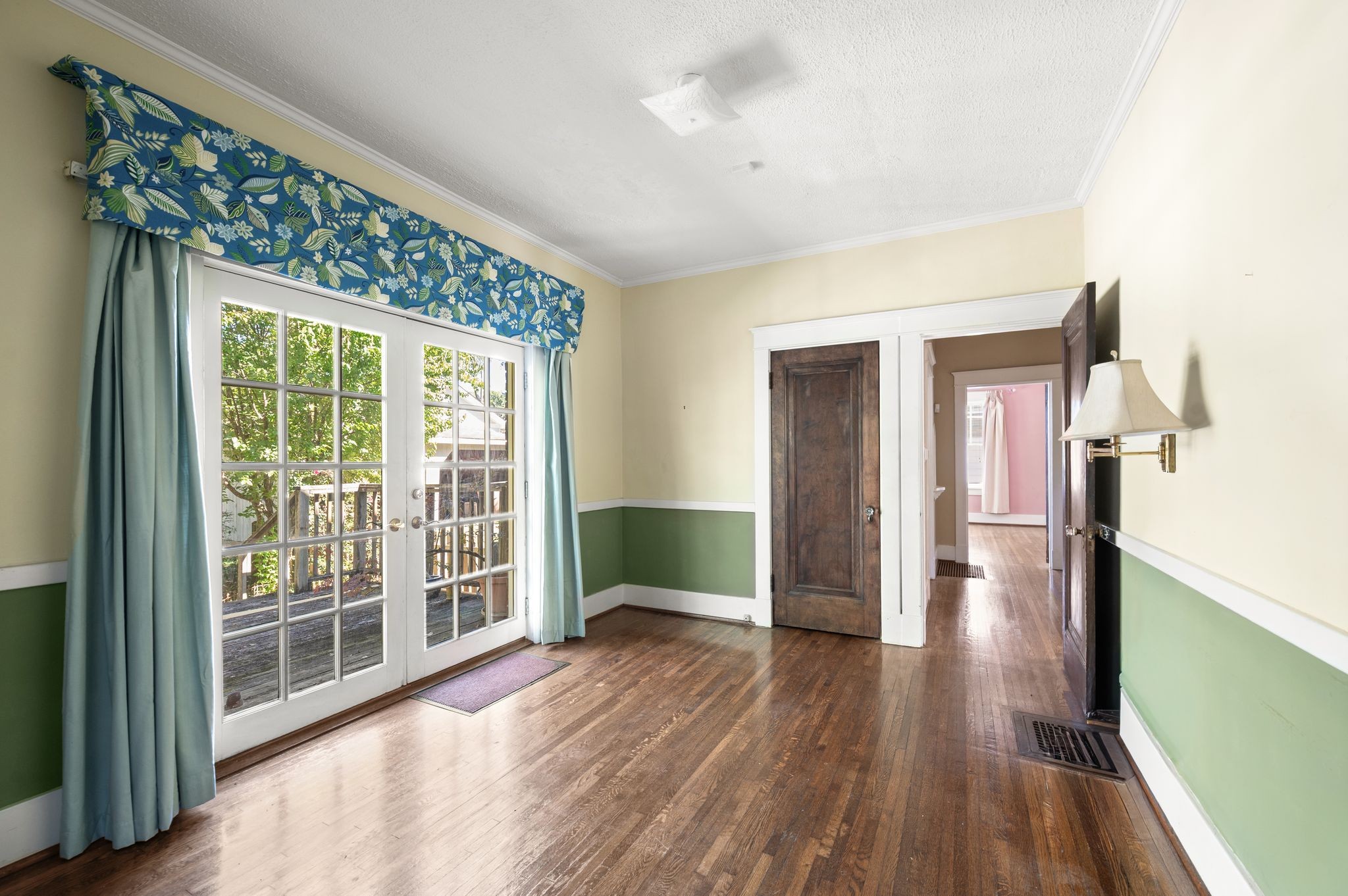 2608 W Linden Ave