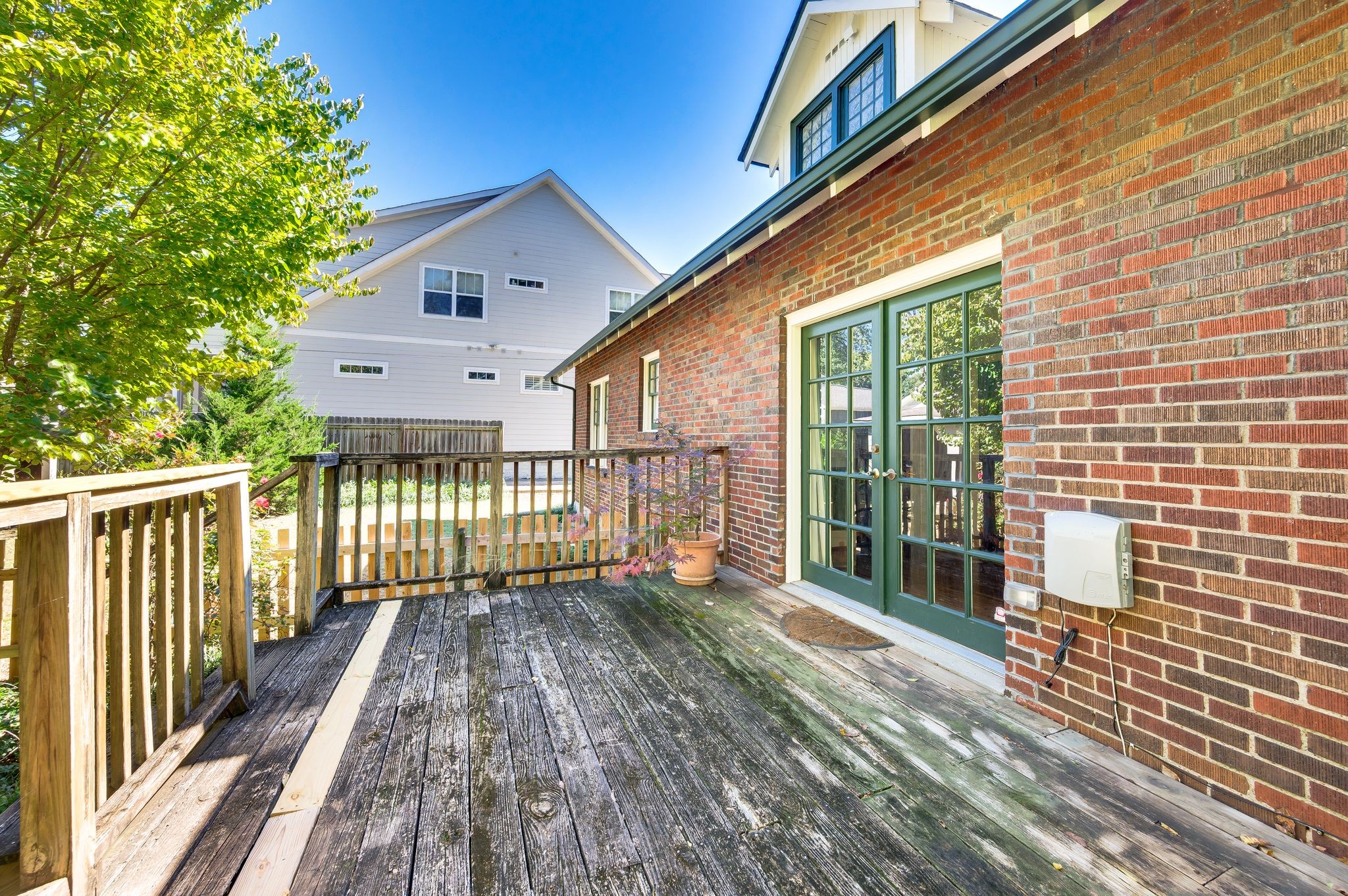2608 W Linden Ave