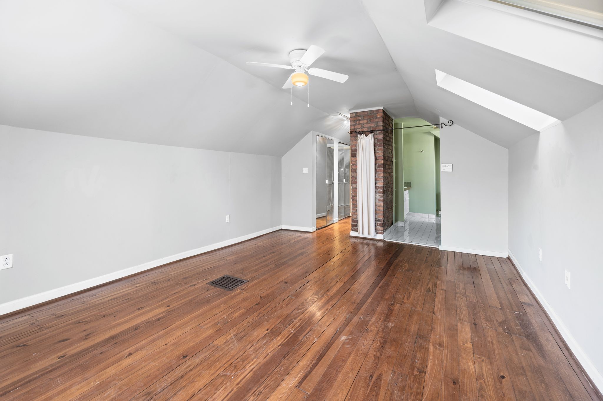 2608 W Linden Ave