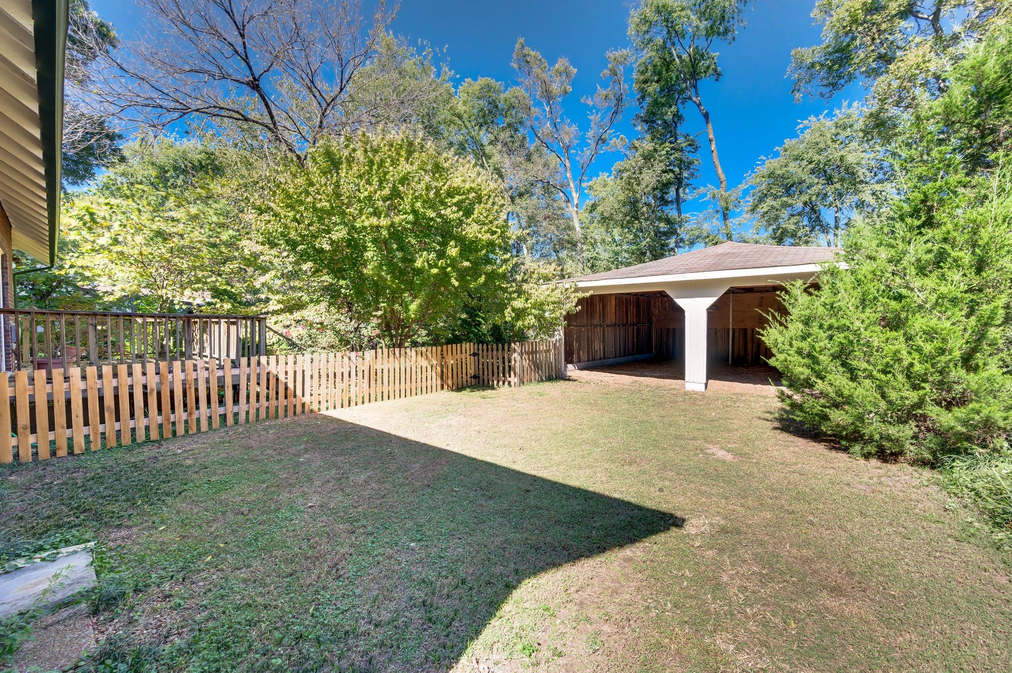 2608 W Linden Ave