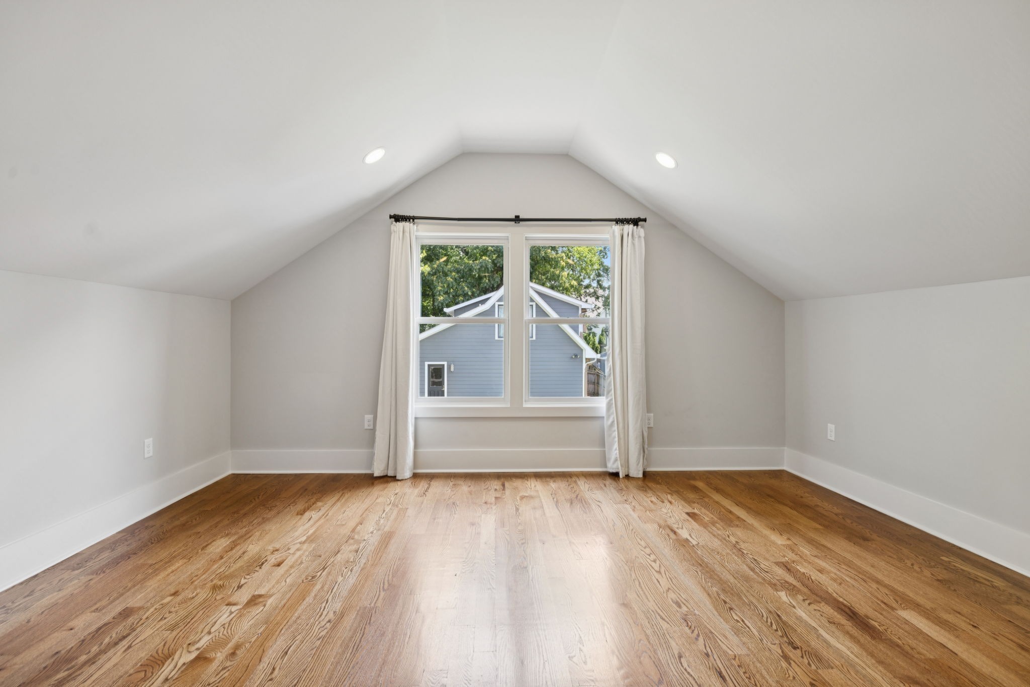 2310 Vaulx Ln