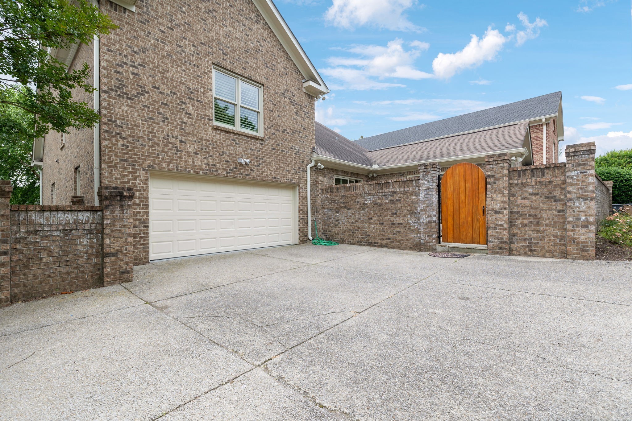 327 Whitworth Way
