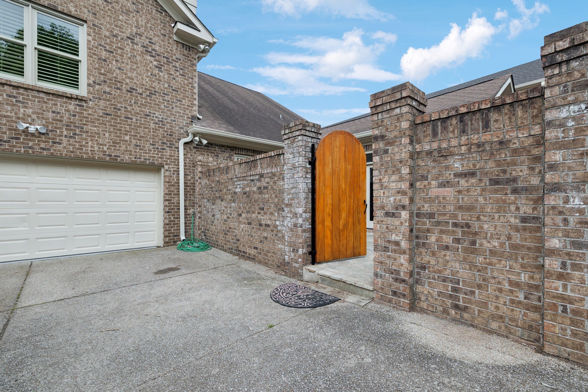 327 Whitworth Way