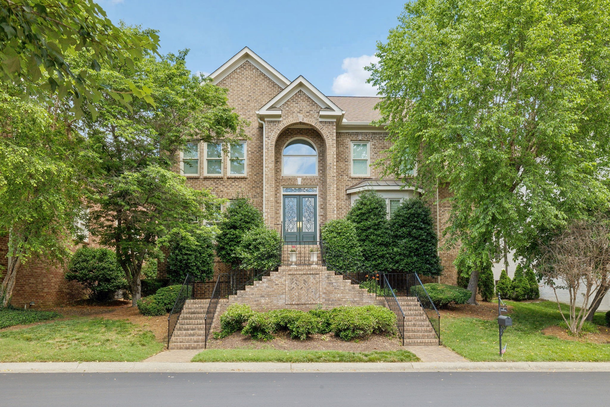 327 Whitworth Way