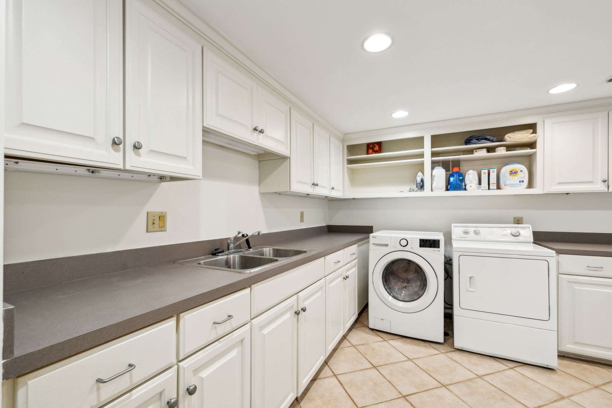 327 Whitworth Way