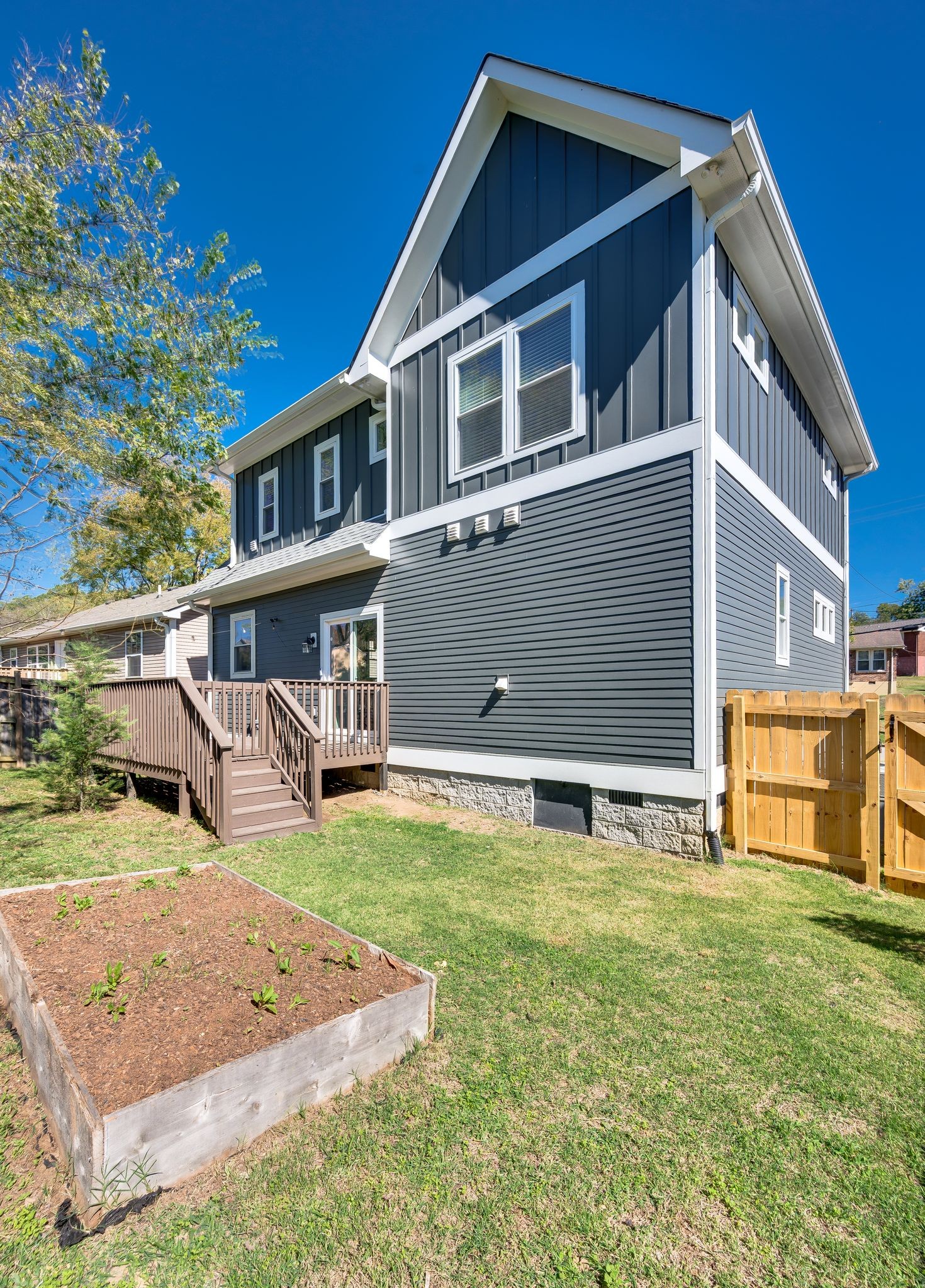 2222 Monticello Dr