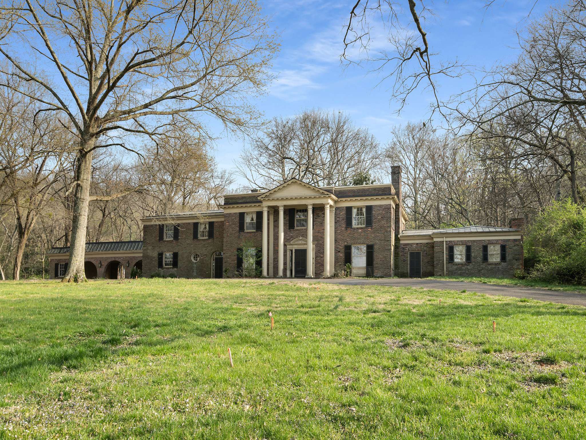 1416 Chickering Rd