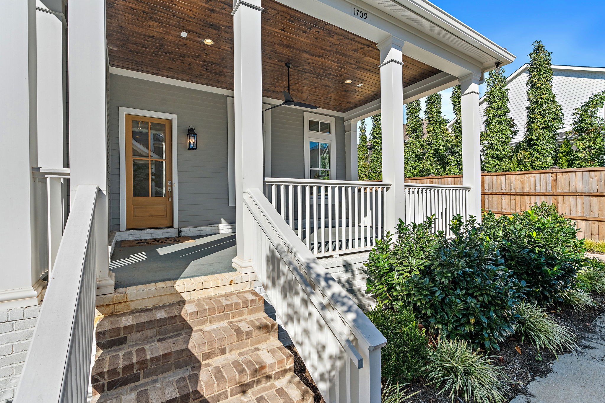1709 Hillmont Dr