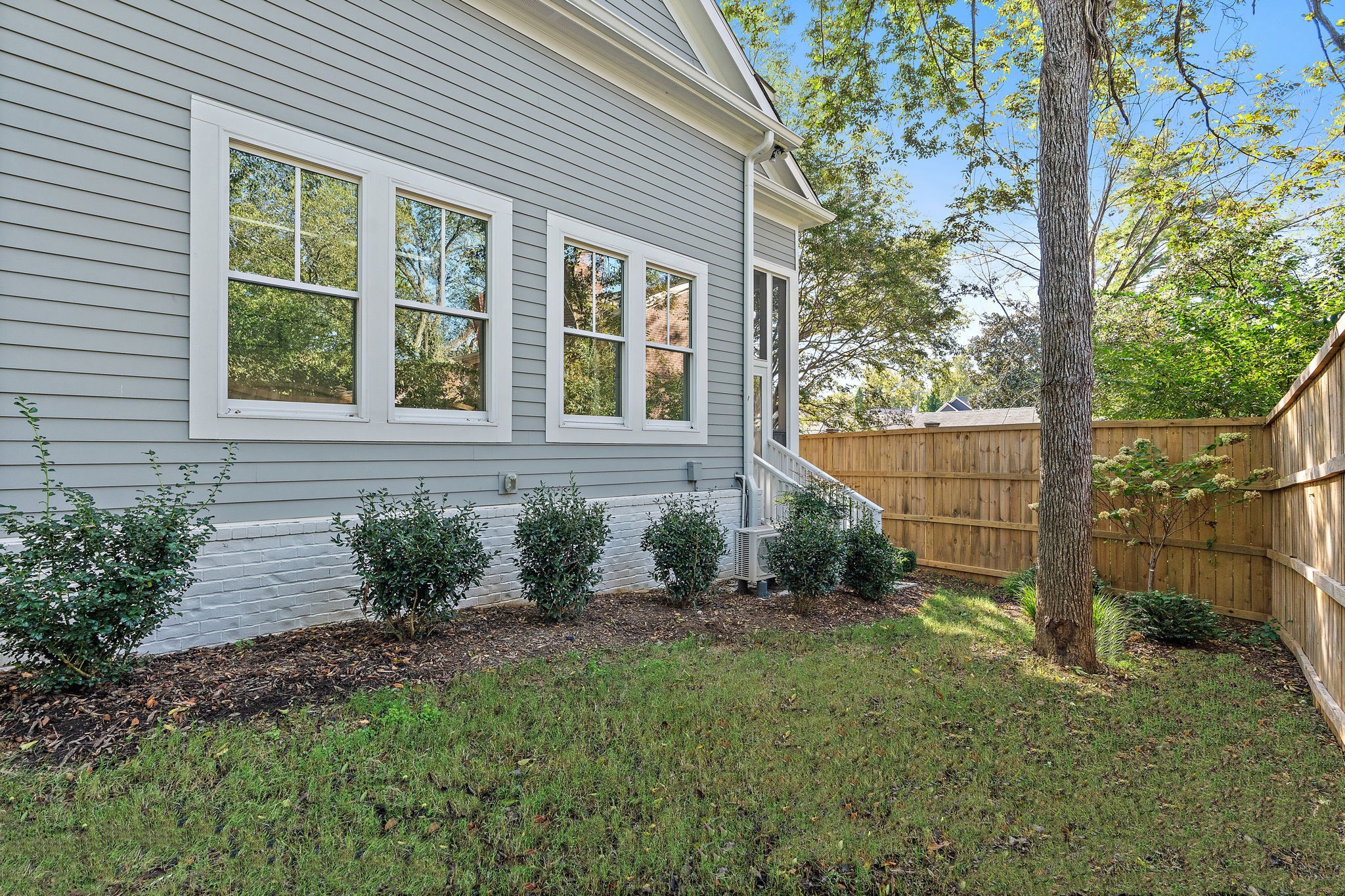 1709 Hillmont Dr