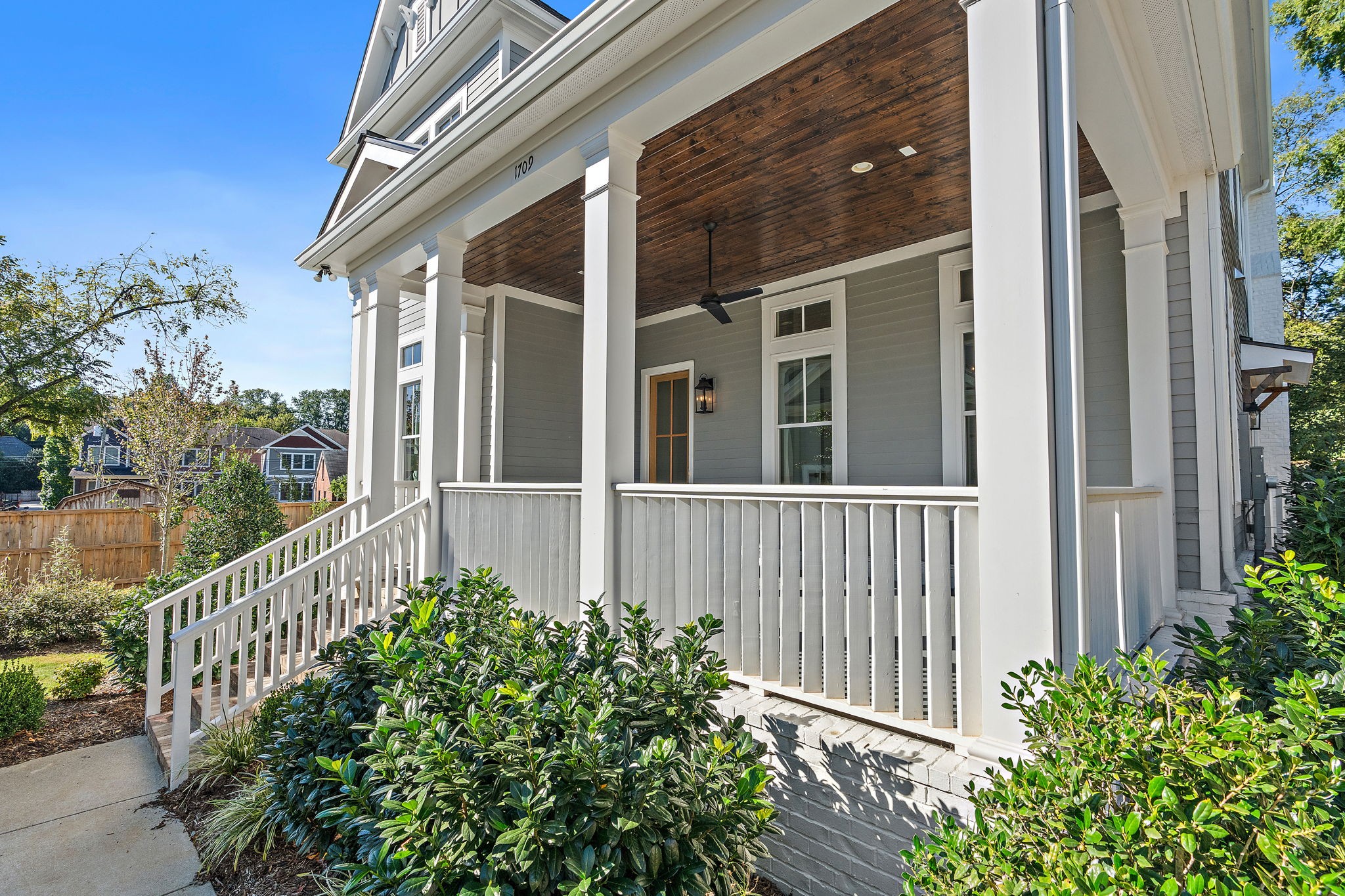 1709 Hillmont Dr